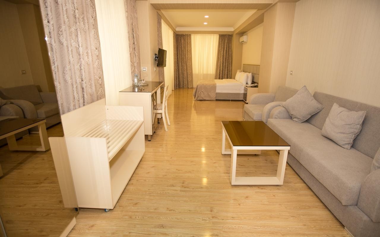 Rusel Hotel Баку Екстериор снимка