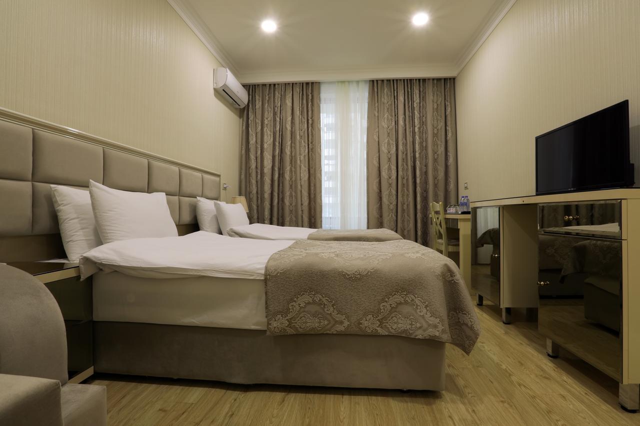Rusel Hotel Баку Екстериор снимка