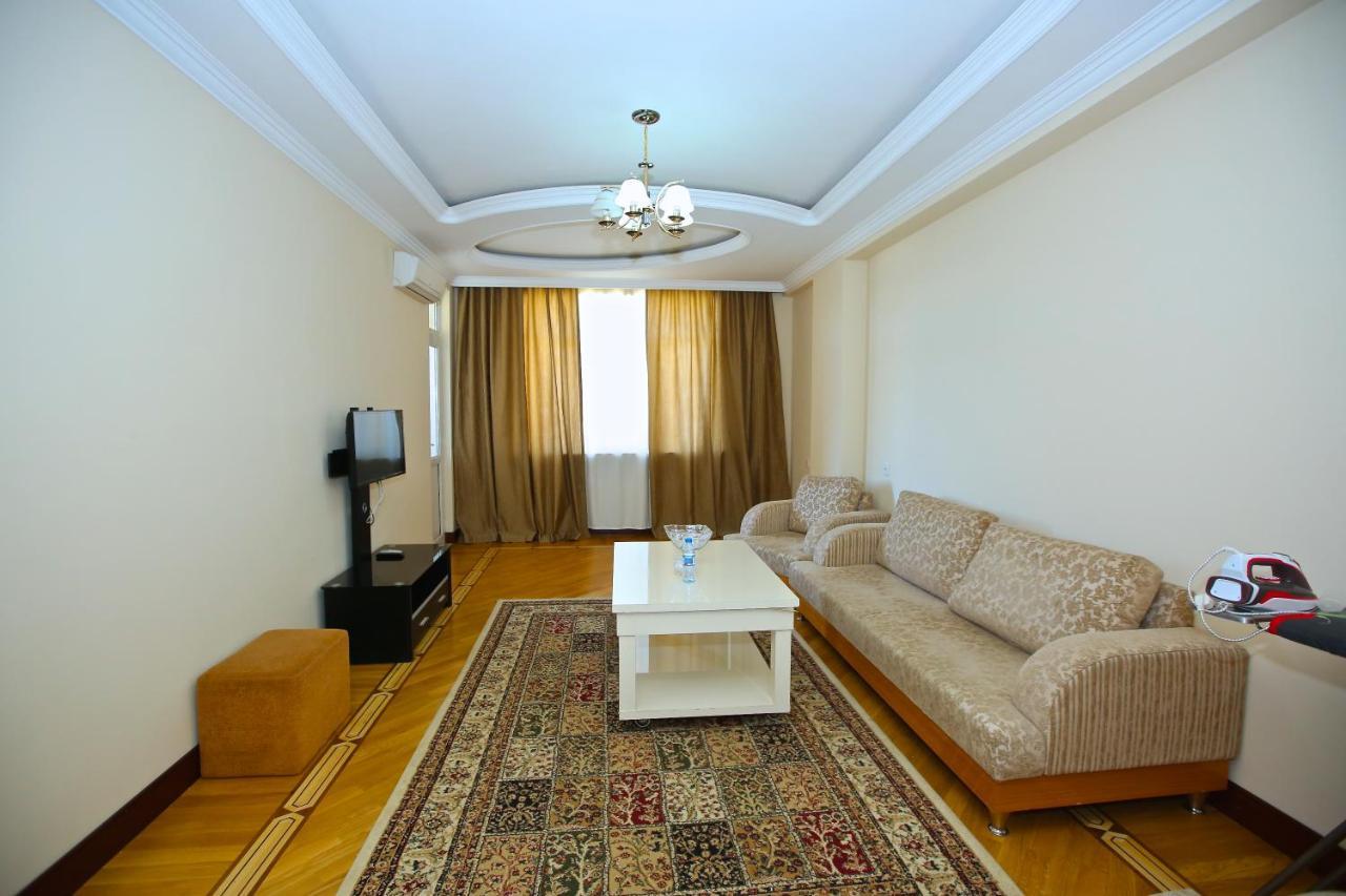 Rusel Hotel Баку Екстериор снимка